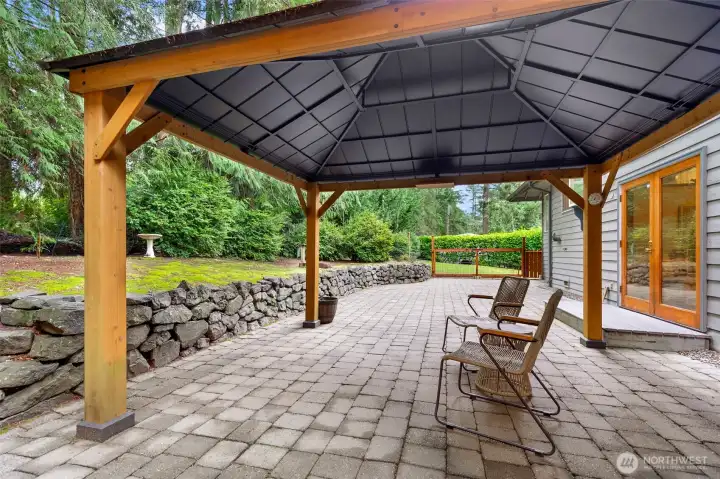 Covered porch, perfect for the NW