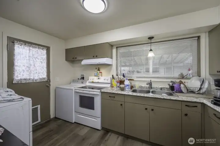 Kitchen & laundry space
