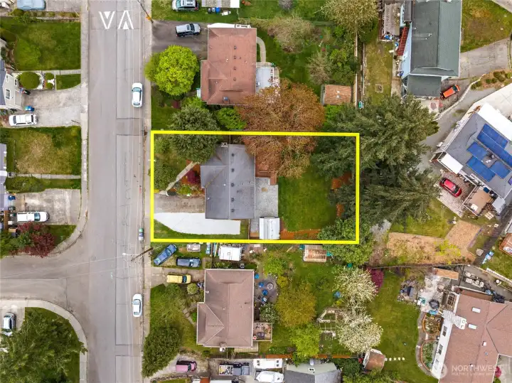 Lot lines are approximate only.