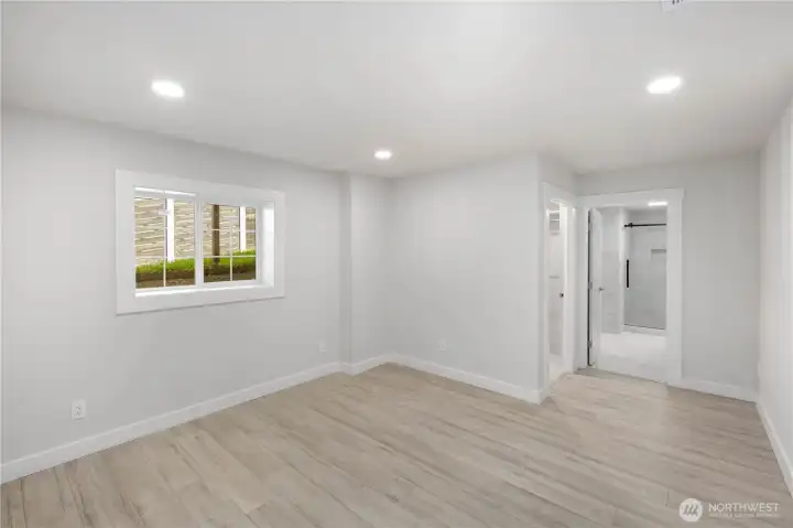 Lower level bedroom w/walk-in closet and en-suite bath. Lower level bedroom w/walk-in closet and en-suite bath.