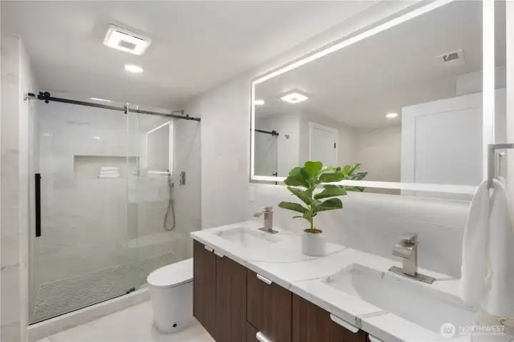En-suite bathroom En-suite bathroom