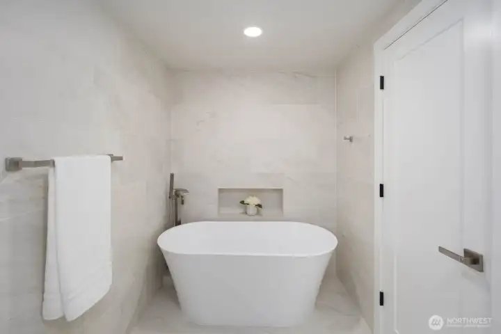 Soaking tub in en-suite bathroom. Soaking tub in en-suite bathroom.