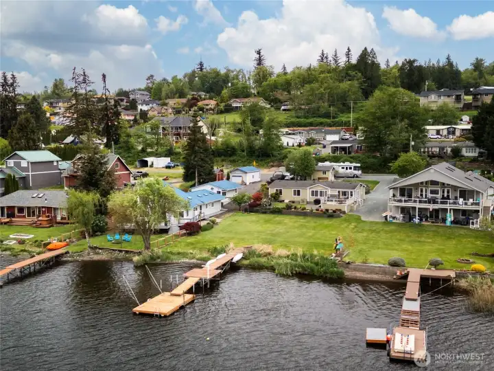 Large yard for setting up games for parties! Get in your kayaks off of the floating dock!