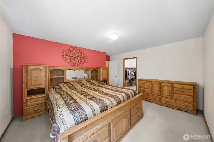 Large Primary-Suite offering a private bath & walk-in closet.