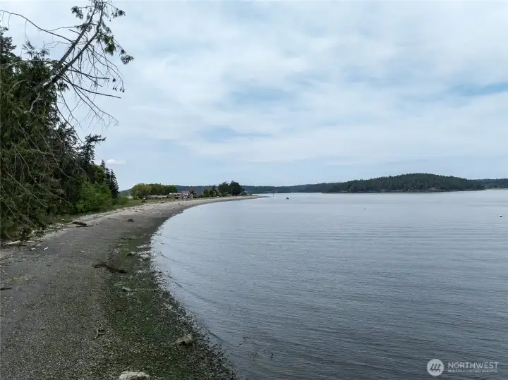 Beach to the west. Walk to Flat Point.