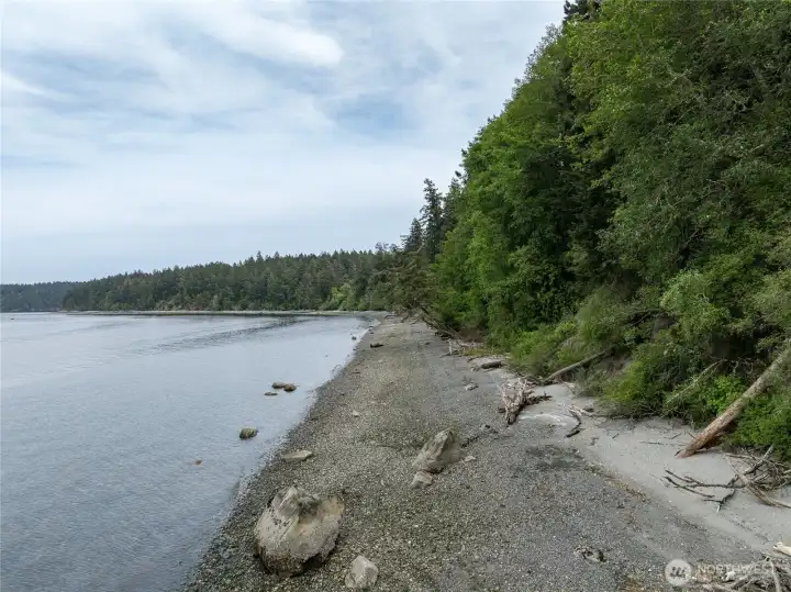 Beach to the east.  Walk to Odlin Park at low tide.