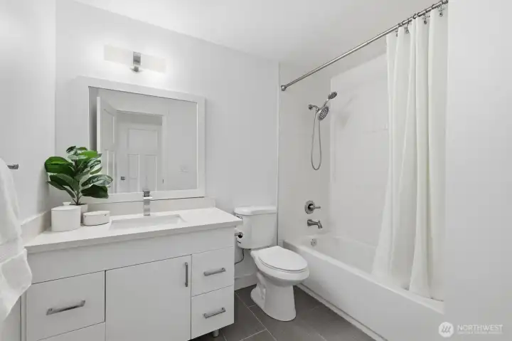 seconday primary full bath