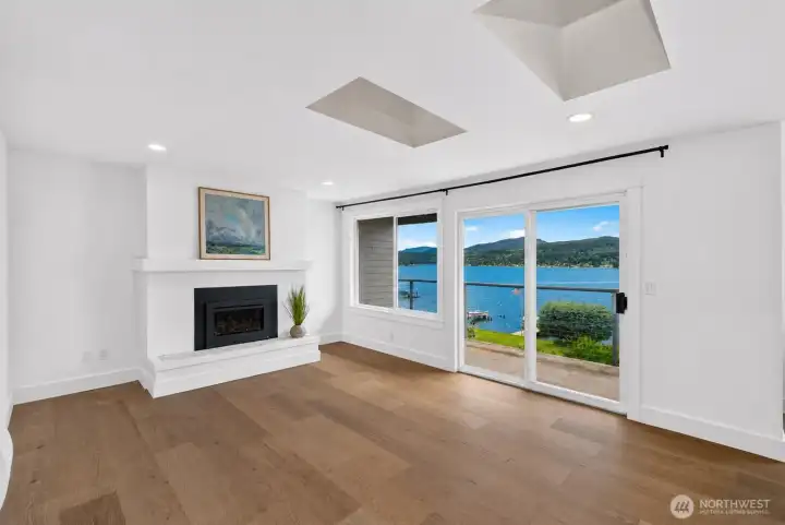 Beautiful hardwood floors, Gas fireplace and open floor plan Beautiful hardwood floors, Gas fireplace and open floor plan