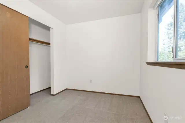 2nd bedroom.