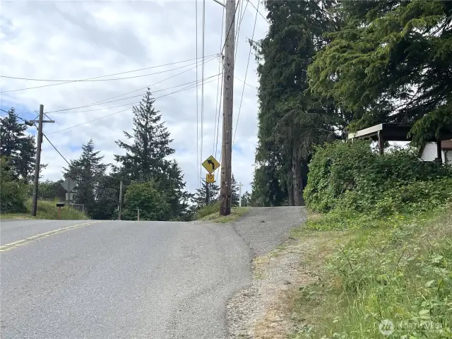 The approach to the house is shown here. Lots of parking room up above.