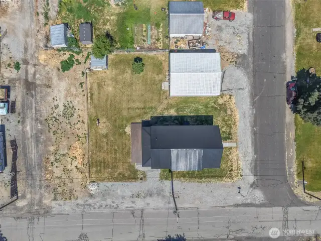 Large corner lot goes beyond fence to alley