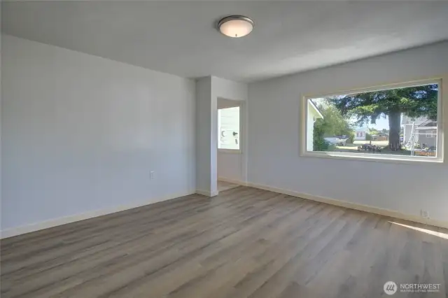 Living room, cont