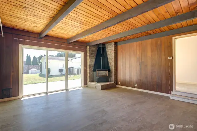 Family room w gas stove