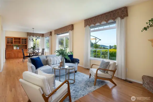 The open floor plan is very conducive to entertaining.