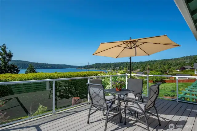 Huge recently constructed composite deck with 42" glass railing. The deck patio furniture & umbrella are included.