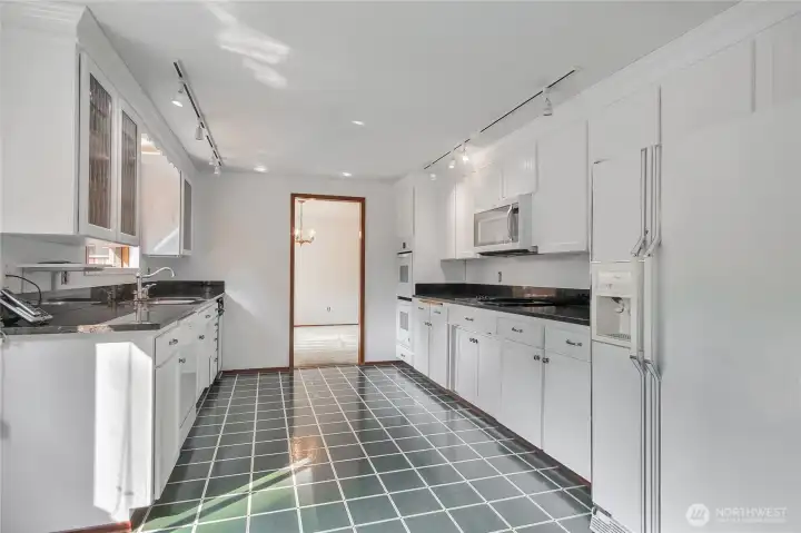 Large Kitchen with Plenty of Cabinet Space