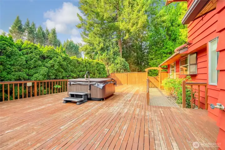 Large Deck for Entertaining