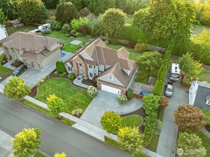 Meticulously well-maintained home. Captivating home situated on cul-de-sac. New Commercial Heat Pack A/C and dual hot water tanks.