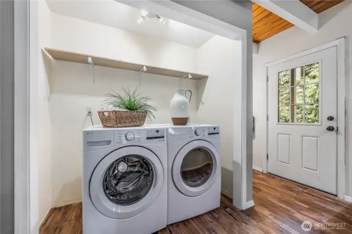 Washer and dryer stay