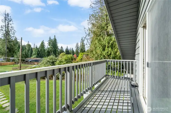 Deck off upstairs bedroom