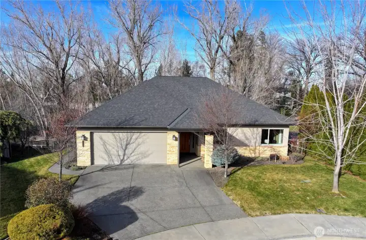Stone & Stucco Exterior
