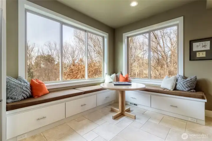Breakfast/Reading nook off of Kitchen