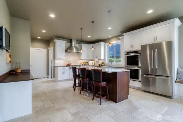 Large Island with Eating Space