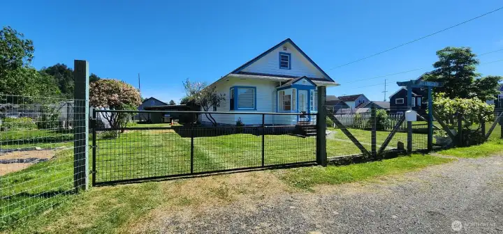 Oversized gate for pulling in equipment and on site parking