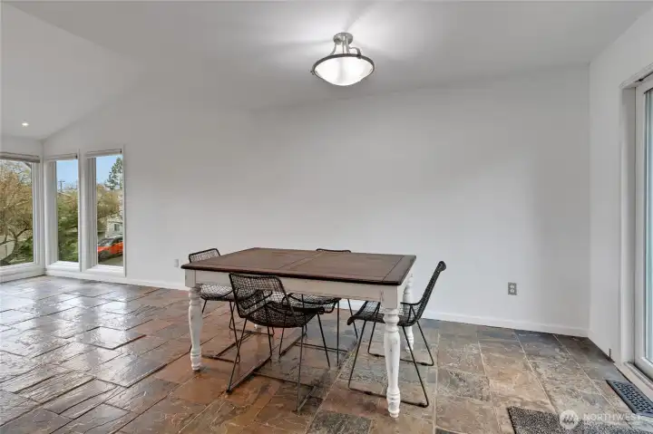 Open Kitchen to Dinning