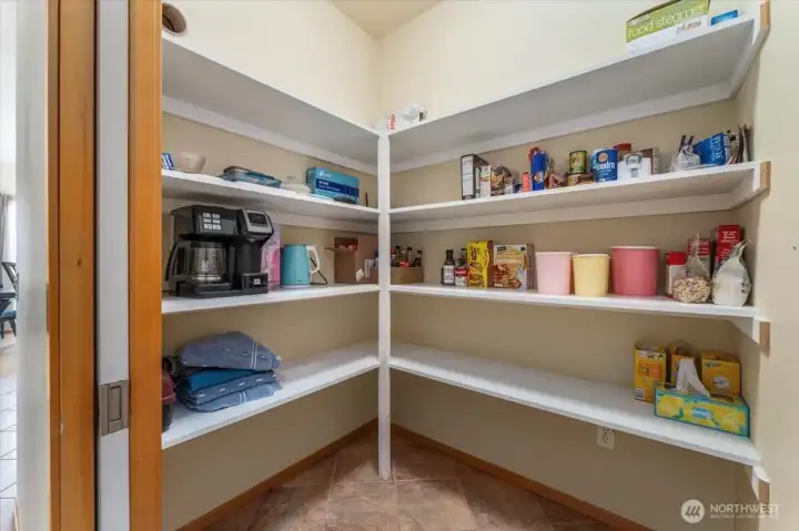 Walk in pantry