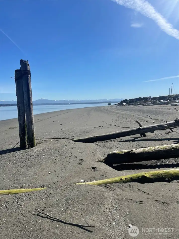 Lots of beaches to enjoy beach combing & clamming
