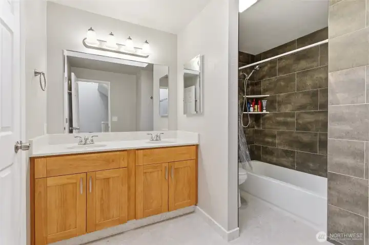 Full bath upstairs