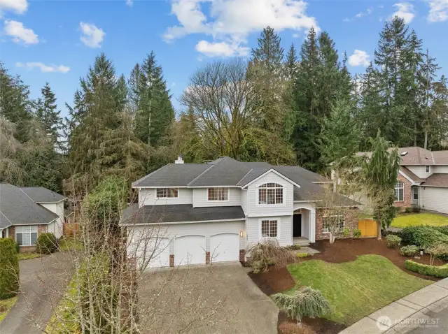 This remodeled and refreshed Camwest home in a cul-de-sac is the one you have been waiting for in Redmond