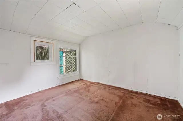 Primary bedroom- needs new rug