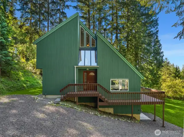 Modern lines. Evergreen views. Pure PNW.