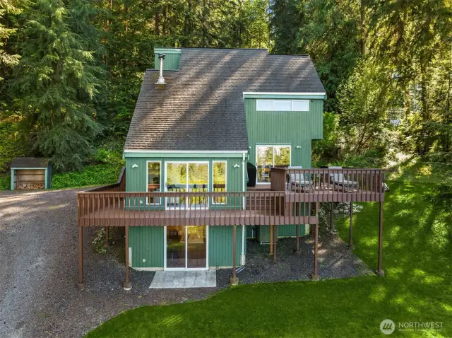 Wraparound deck for outdoor entertaining.