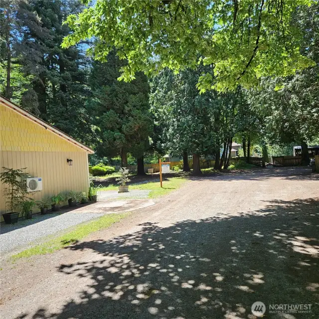 Land also can be used for parking RV or Boat