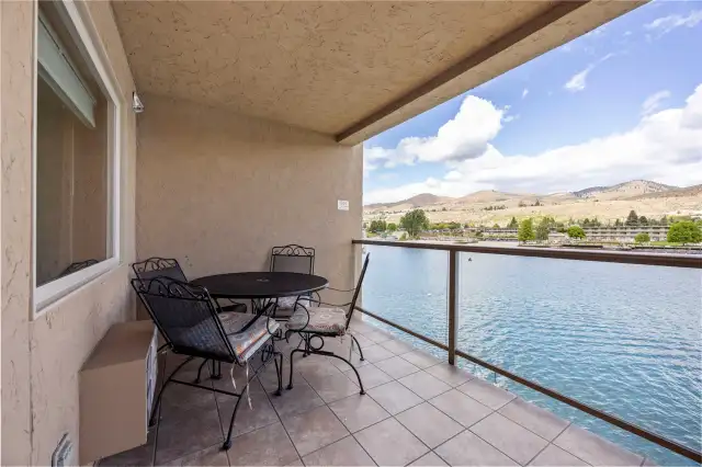 SLEEPS 6