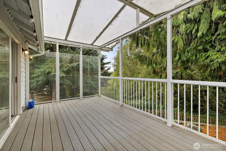 Covered back deck w/wind block