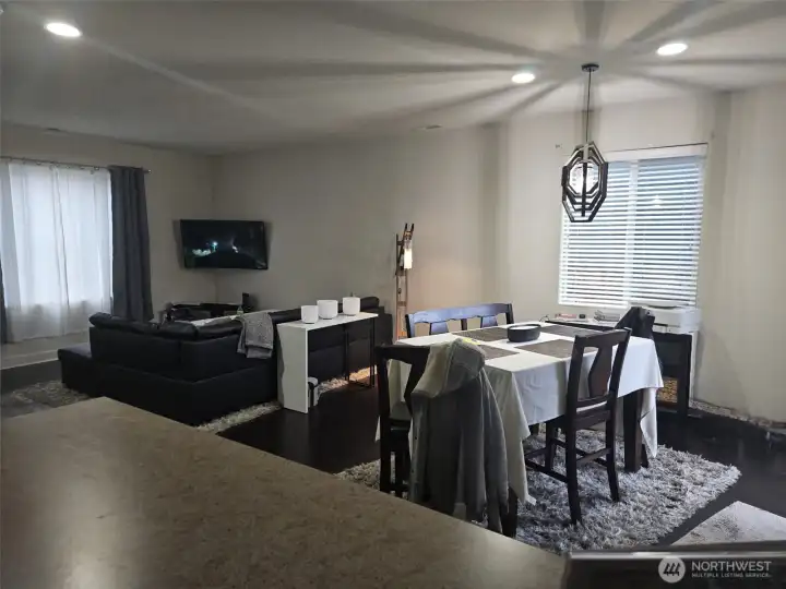 FURNITURE SQUARE LAYOUT IN LIVING ROOM OPTION