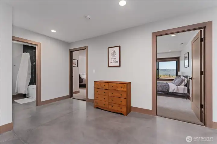 2 Bedrooms and guest bathroom downstairs!