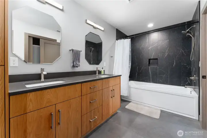 Downstairs guest bathroom!