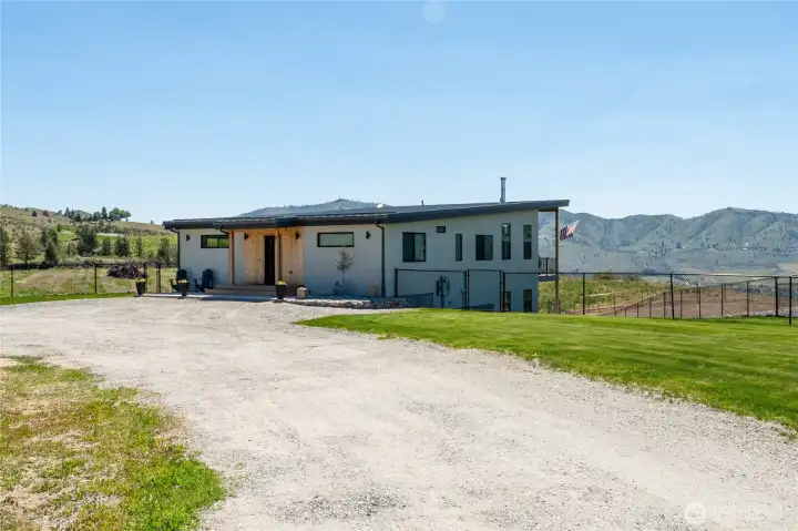 Large driveway space!