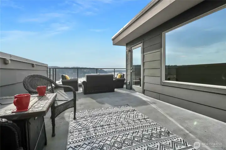 Antoher view of the rooftop deck.