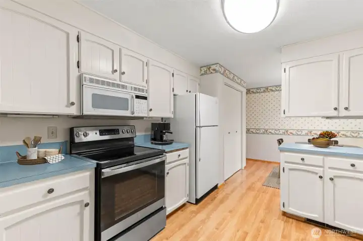 Kitchen - Image is digitally staged