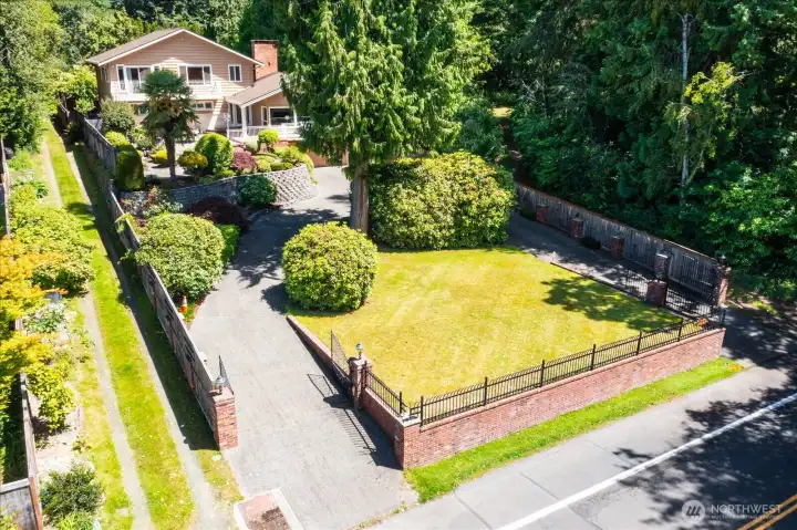 Circular driveway