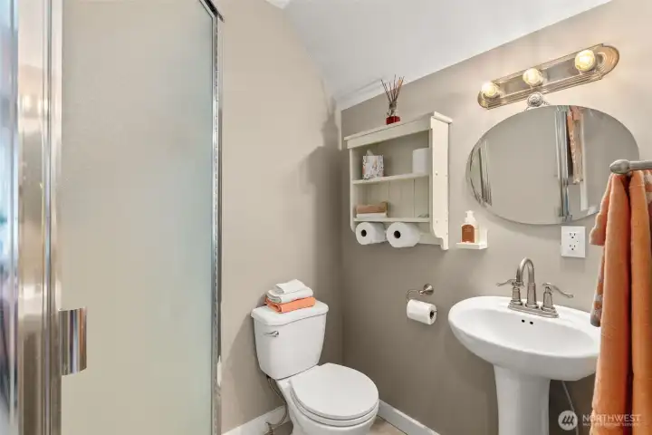 3/4 bath upper level. 3/4 bath upper level.