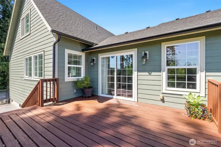 Large deck off of dining room. Large deck off of dining room.