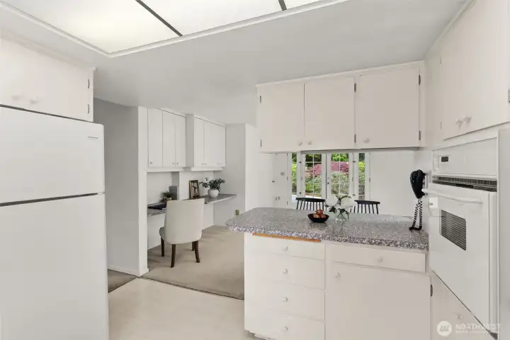 Kitchen with all appliances included. Kitchen with all appliances included.