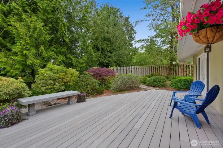 Deck with territorial views. Deck with territorial views.